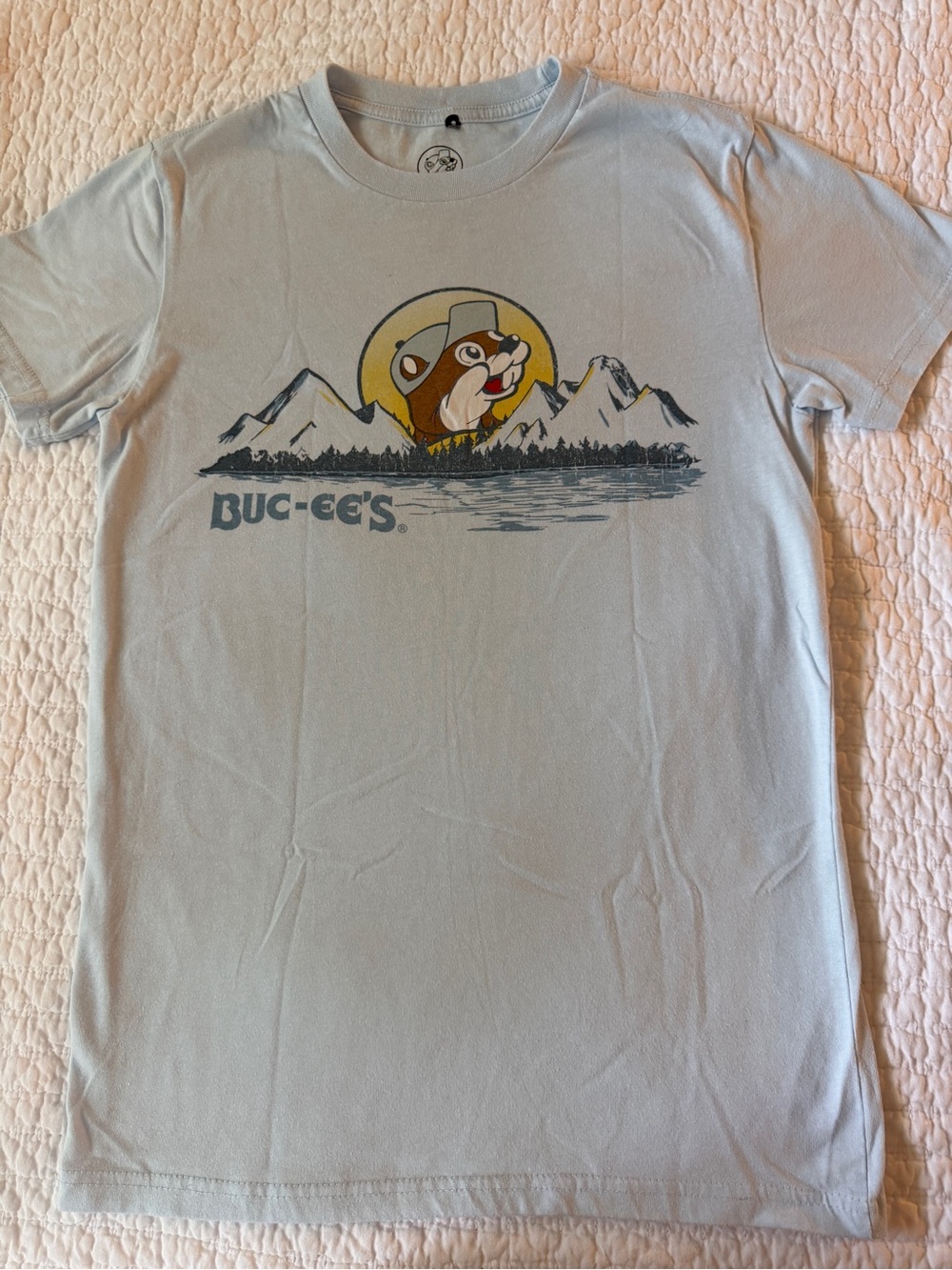 Buc-ee's Women's Light Blue Graphic Tee - Short Sleeve